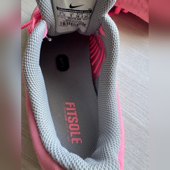 Nike Max Air Tailwind 5 women's running shoes, size 7.5. - Picture 5 of 6